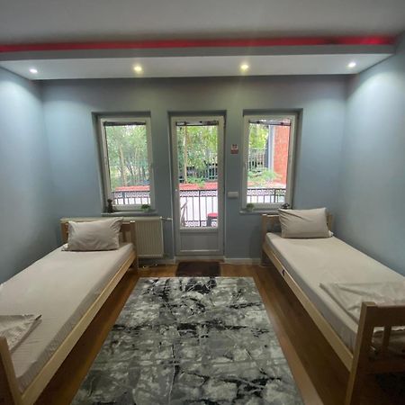 City Park Hostel Pristina Eksteriør bilde