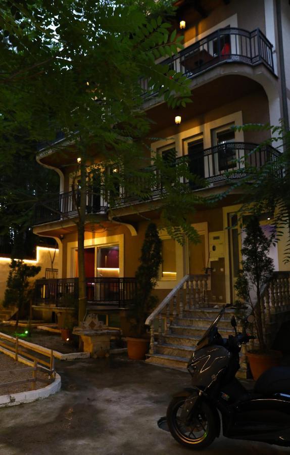 City Park Hostel Pristina Eksteriør bilde
