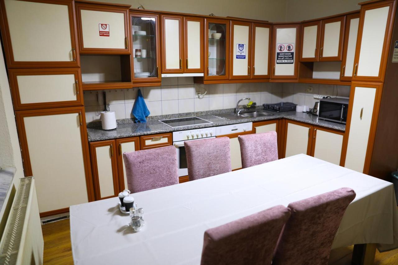 City Park Hostel Pristina Eksteriør bilde