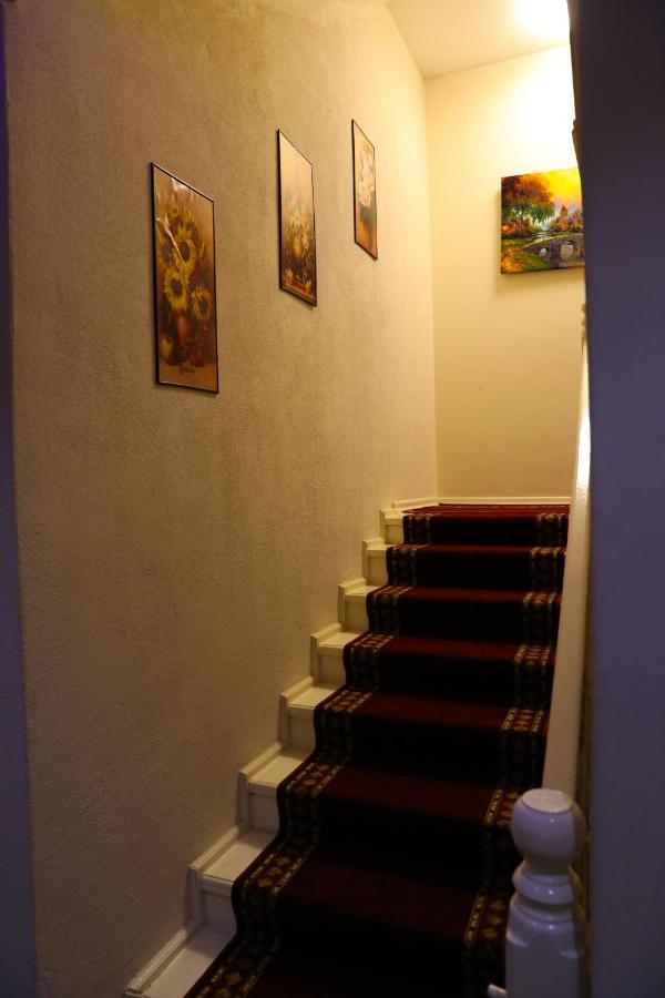 City Park Hostel Pristina Eksteriør bilde