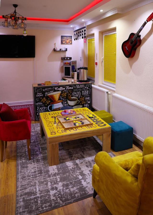City Park Hostel Pristina Eksteriør bilde