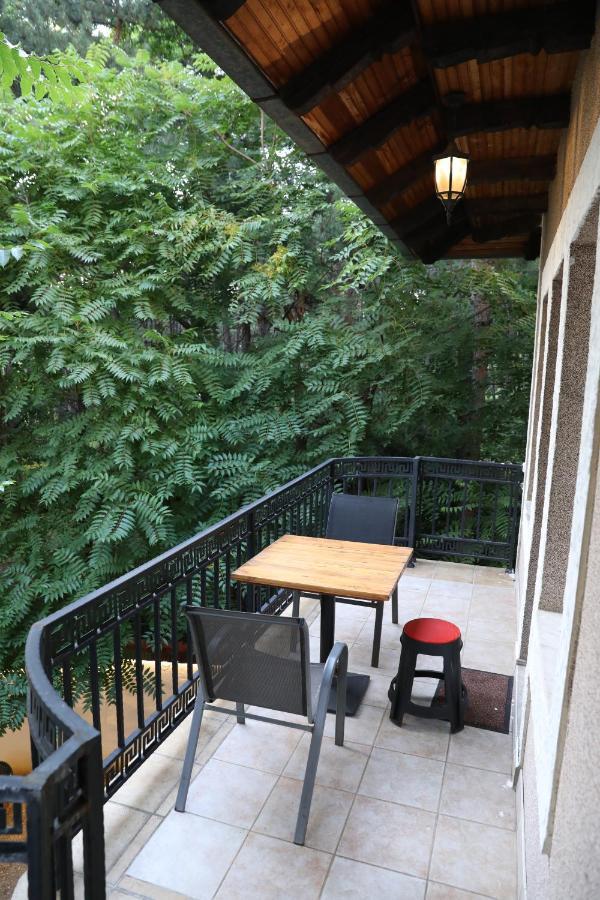 City Park Hostel Pristina Eksteriør bilde
