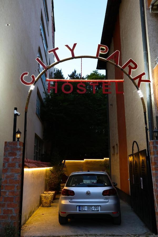 City Park Hostel Pristina Eksteriør bilde