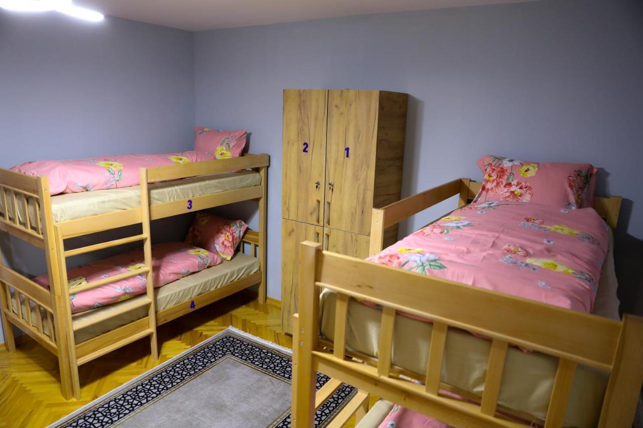 City Park Hostel Pristina Eksteriør bilde