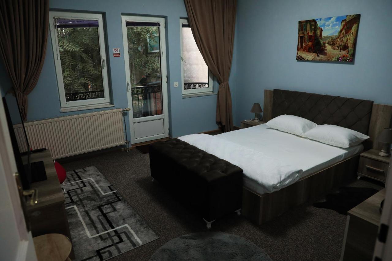 City Park Hostel Pristina Eksteriør bilde