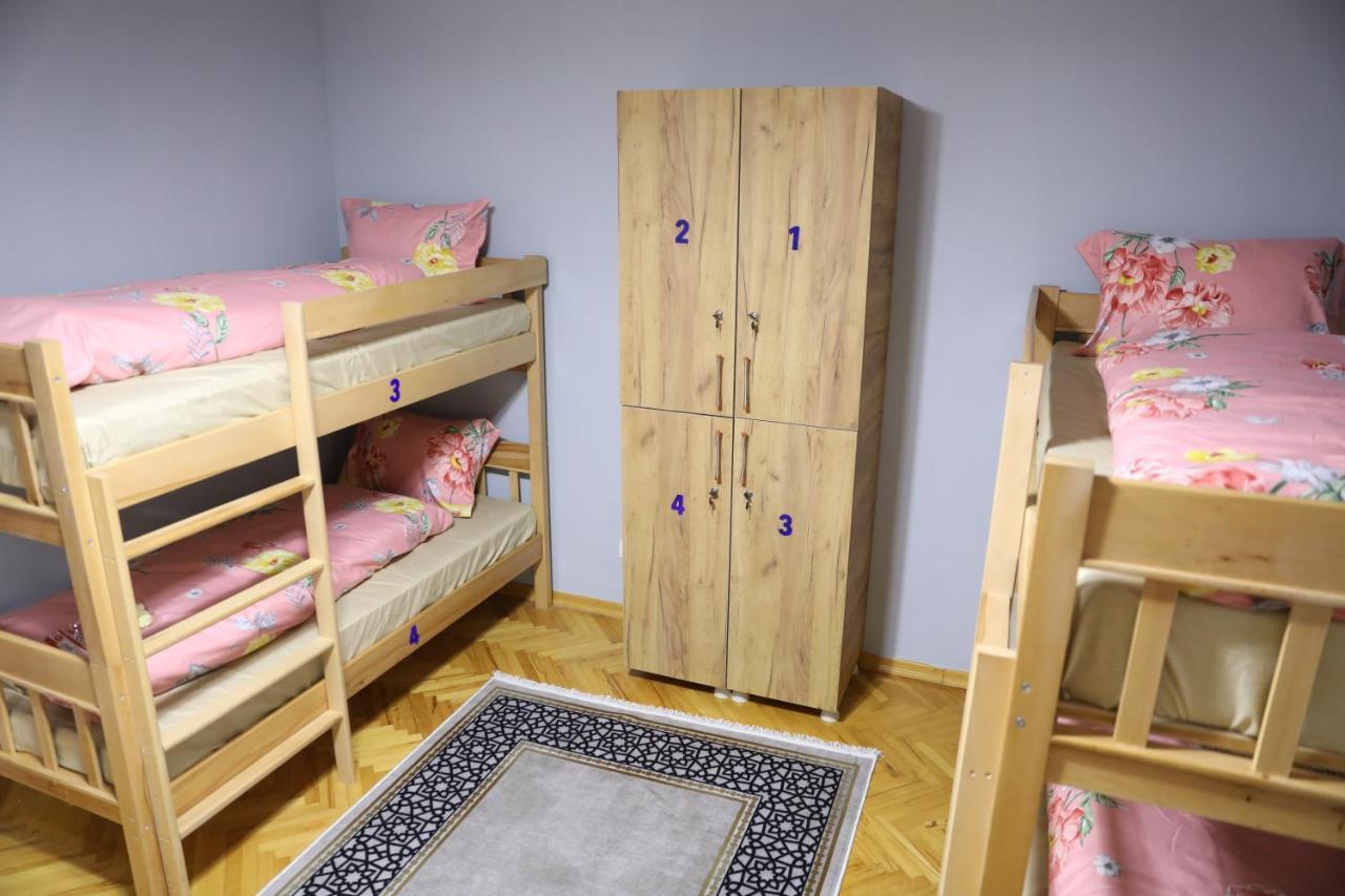 City Park Hostel Pristina Eksteriør bilde