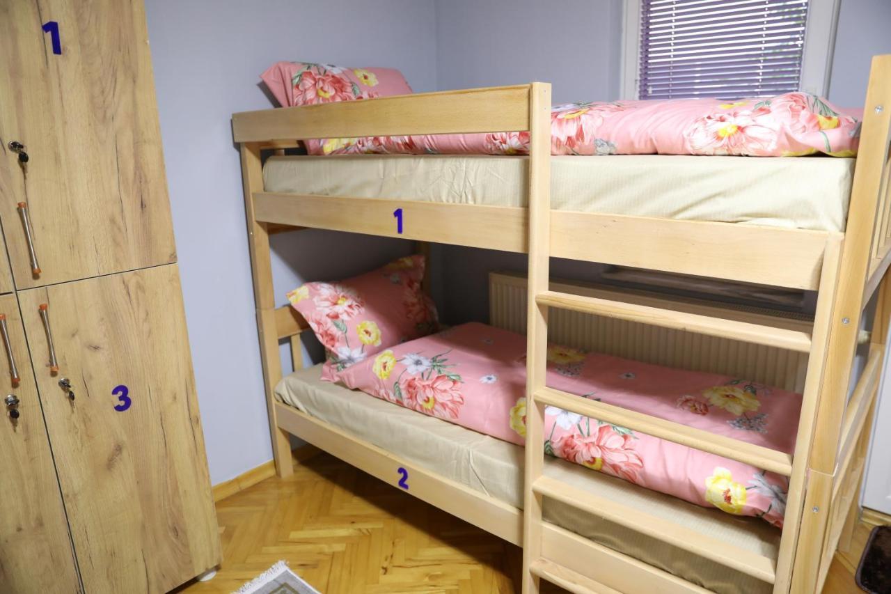 City Park Hostel Pristina Eksteriør bilde