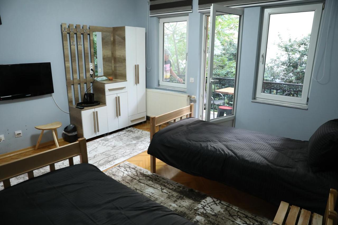City Park Hostel Pristina Eksteriør bilde
