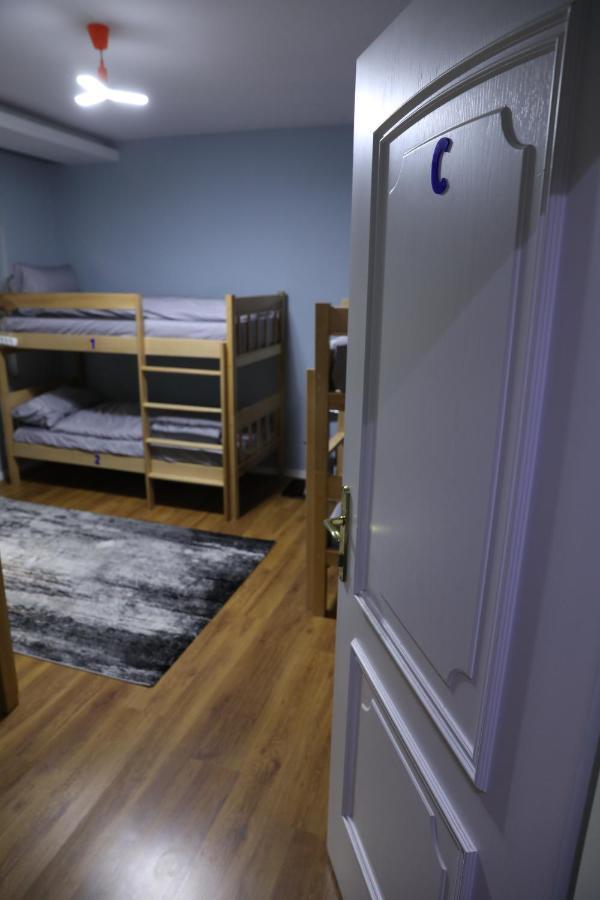 City Park Hostel Pristina Eksteriør bilde