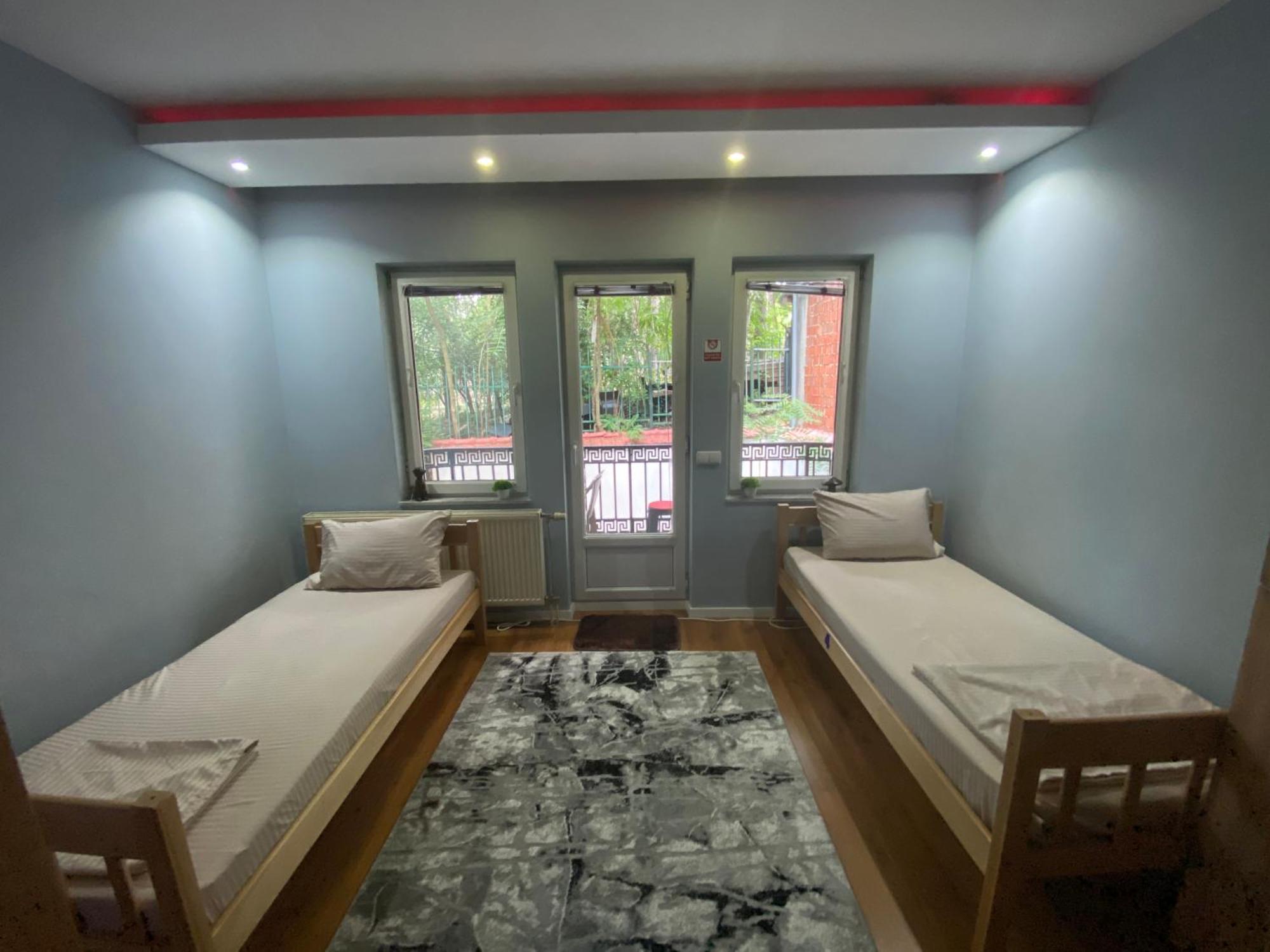 City Park Hostel Pristina Eksteriør bilde