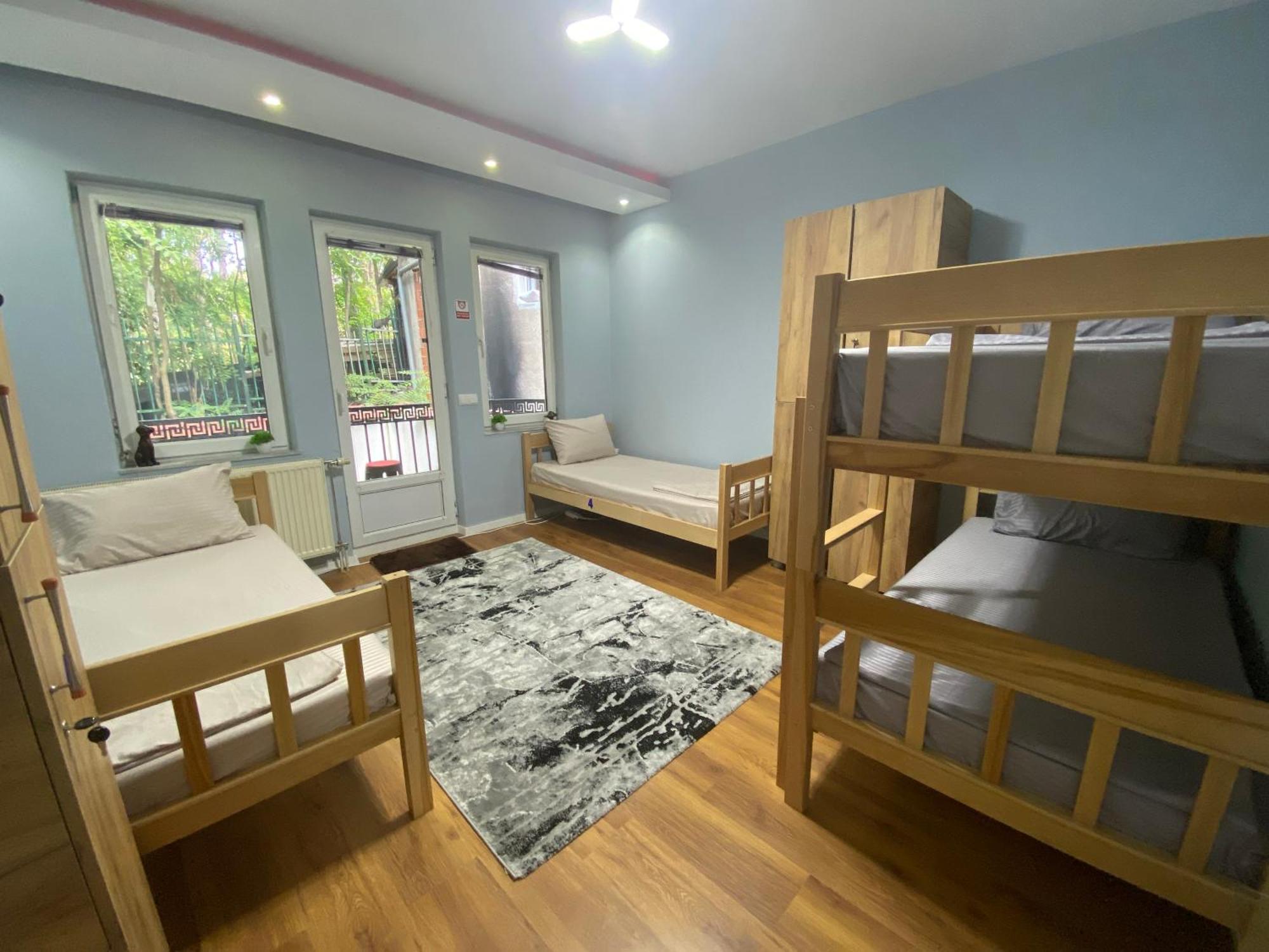 City Park Hostel Pristina Eksteriør bilde