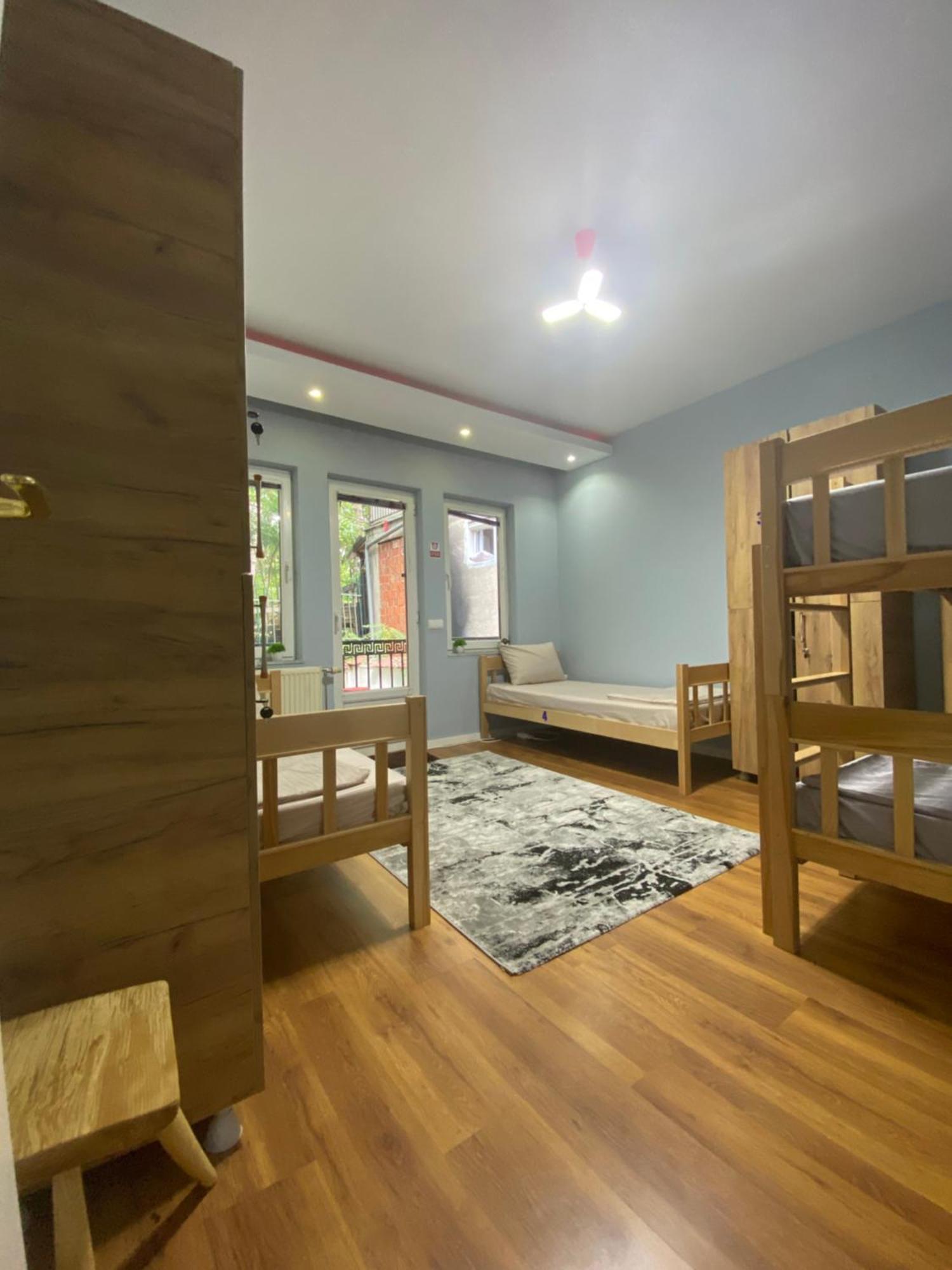 City Park Hostel Pristina Eksteriør bilde